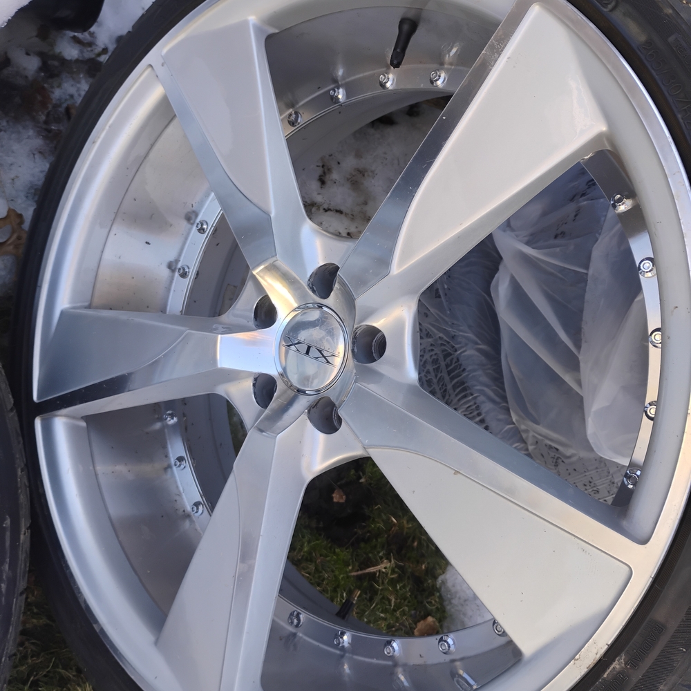 Silver Car Wheel Rim